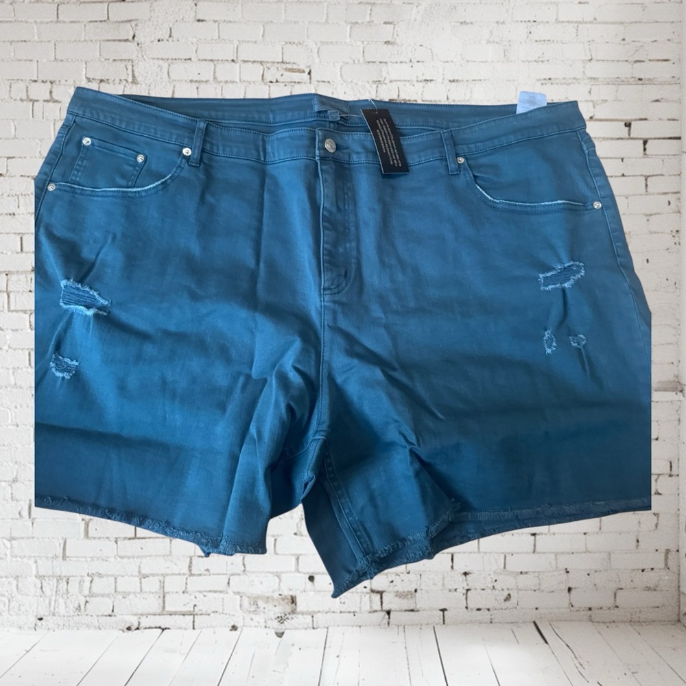 Candace Cameron Bure Denim Shorts NWT | 28P Pacific Wash Classic Fit - Picture 3 of 6
